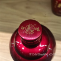 Liqueur shaoxing emballée en rouge et en or